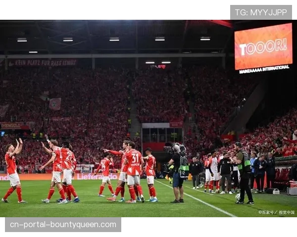 拜仁vs斯图加特比赛中，迪亚斯助攻双响展现组织核心价值